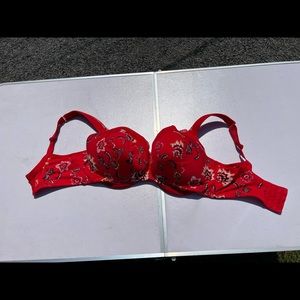 Cacique 38F underwire bra.